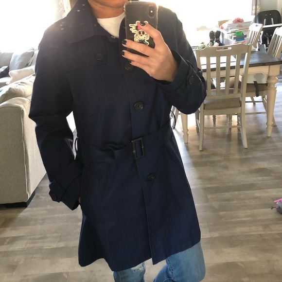 L.L Bean Navy Old Port Trench Coat. Size Medium - Picture 5 of 10